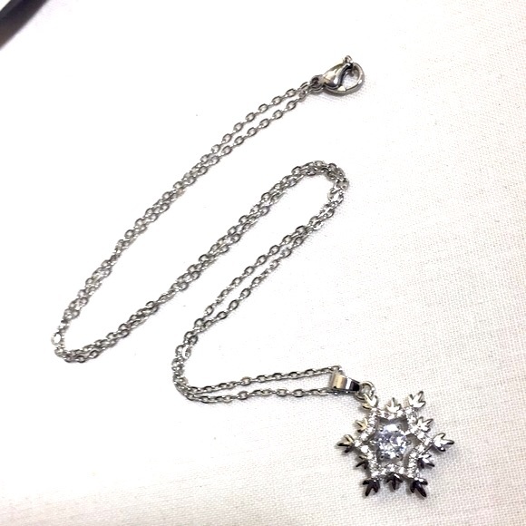 🍏50% OFF/3+...Snowflake Pendant Necklace - Picture 5 of 8
